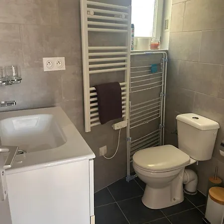 Apartmán Renove Avec Parking Et Jardin Prives